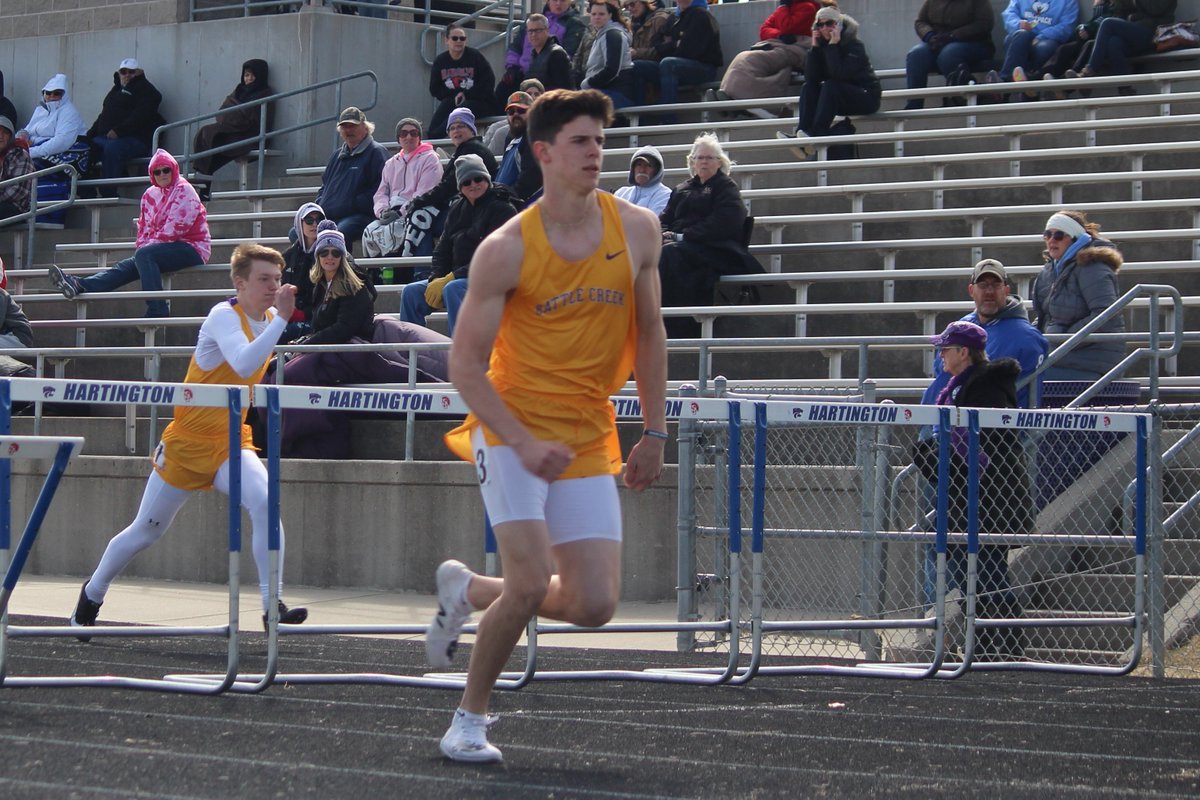 BattleCreek_TF's tweet photo. The Braves add onto the list of state qualifiers with additional qualifiers: Jacob Ottis in the Shot Put and Discus, Boden Obst in the Long Jump, Dylan Amick in the 110H, and Brock West in the 800M #BurkeBound https://t.co/KStwRMKrfh