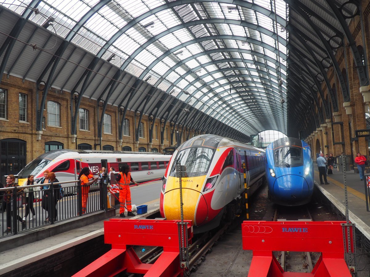 スタン系男子 秋からサマルカンド生活 ヨーロッパのターミナル駅 やっぱ日本離れした異世界感あるよね 用がなくても行ってまう ロンドン キングスクロス駅 ダブリン ヒューストン駅 グラスゴー クイーンストリート駅 エディンバラ ウェイ