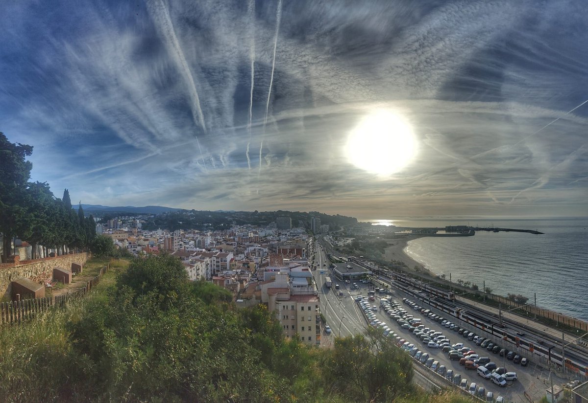 Dissabte, sol, núvols, possible boira costanera i calor disparada fins als 33 °C ▶ bit.ly/3wsCdOm La previsió d'@eltempsTV3 📷 Josep Corney #ElTempsTV3 <a href="/tv3cat/">TV3 és ara @Som3Cat</a> <a href="/CatalunyaRadio/">Catalunya Ràdio</a>