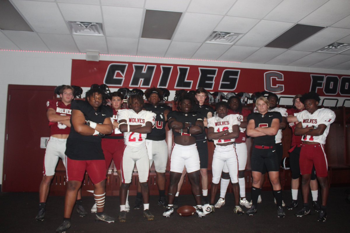 CoachDeandaOL's tweet photo. Cardinal ๐ด vs White โช๏ธ Game Tomorrow! Come out and support your T-Wolves๐บโผ๏ธ Who you got #TeamCardinal or #TeamWhite
#HokaHey #SpartaLives
@tpcoach50 @CoachKPAirborne @chsathletics_1 @LeadTimberwolf @ https://t.co/uJetkCmoeM