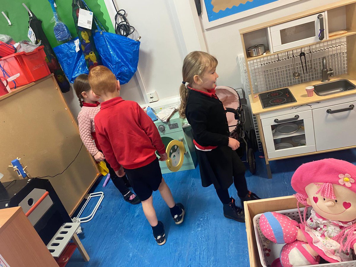 wlStThomas's tweet photo. Today was an exciting day as we welcomed our new P1 cohort into our school!
Miss Thomas couldnβt wait to explore βWeβre Going On A Bear Huntβ with the children and is excited to see them again next week!
#TeamSTPS β€οΈπ€π https://t.co/siqCiEYmJc