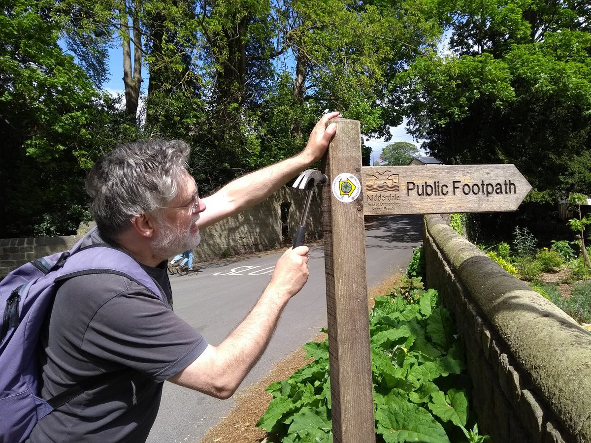 burleybridge's tweet photo. Much of the #yorkshireheritageway is now marked. Thanks to the volunteers who have made sure we can find our way! https://t.co/LzTTkzFLO1
