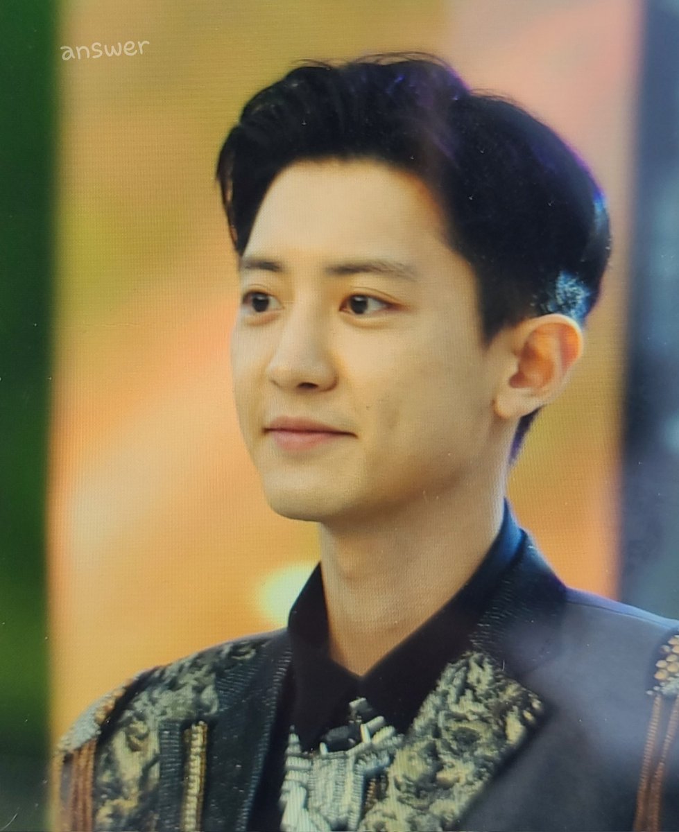waitpotter's tweet photo. 계룡에서 찬열이
오늘 공연은 약 10분정도함
찬열이 나올때 환호소리가 엄청큼
식당에서 밥도잘먹고 메이사팀하고 농구도 하고 잘지낸다고 함  #찬열 https://t.co/XGv0upmtCG