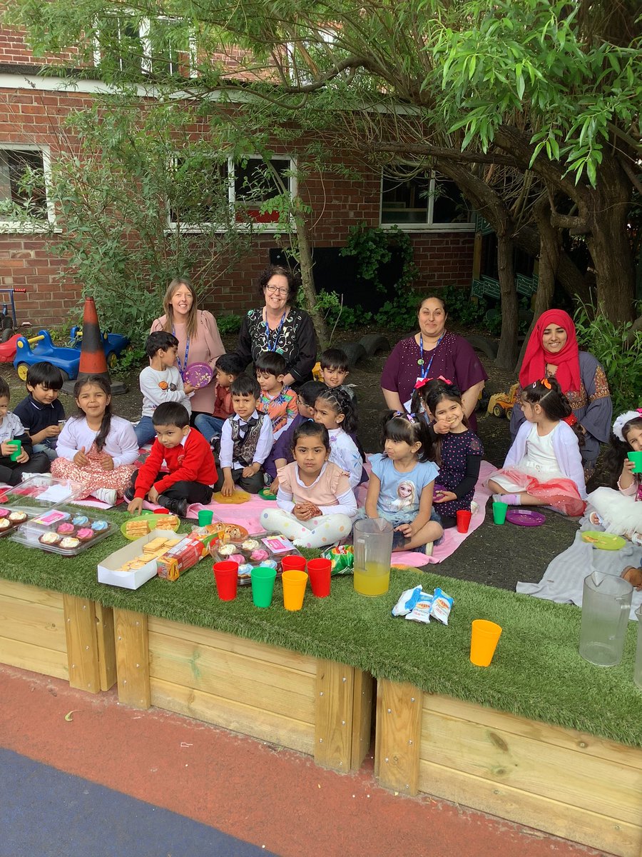 <a href="/Crowcroft_Park/">CPPS</a> We have been celebrating Eid this afternoon. The children have had a fantastic time playing musical statues, musical bumps and showing off their super dance moves! #EidMubarak2022 #rightsrespectingschools #rrsa #EidMubarak