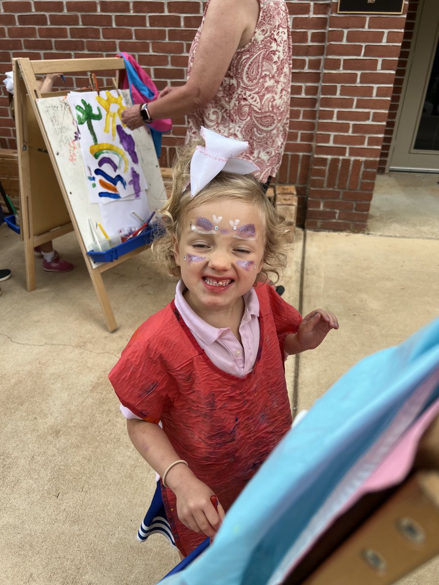 JoeMills9's tweet photo. It’s Spring Day in 3K! ⁦@BrkstoneCougars⁩ #BrookstonePreschool https://t.co/IJxLtBbN4W