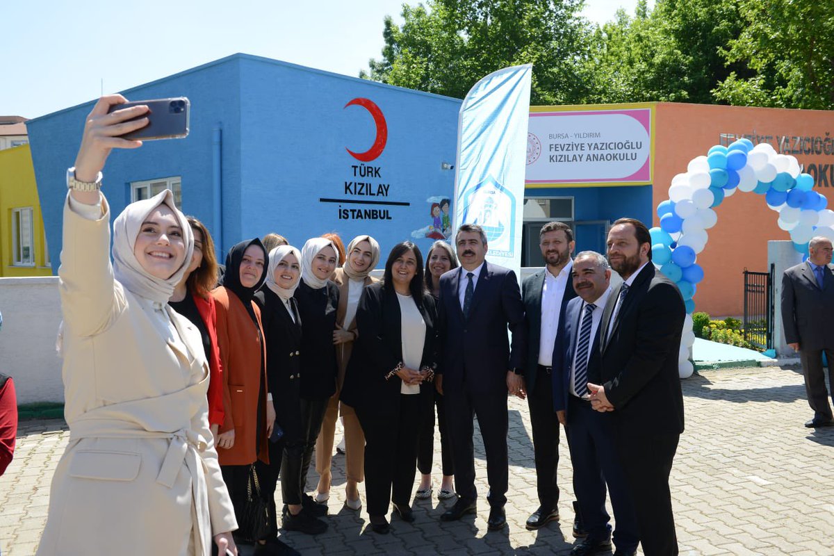 ali_erbay16's tweet photo. Son Başbakanımız Sn. Binali Yıldırım, Kıymetli Hanımefendi ve Bursa Protokolümüzün katılımlarıyla Fevziye Yazıcı Kızılay Anaokulu'nun açılışını gerçekleştirdik. Şehrimize ve Yıldırım'ımıza hayırlı uğurlu olsun inşallah... https://t.co/ln2TVBz1lS