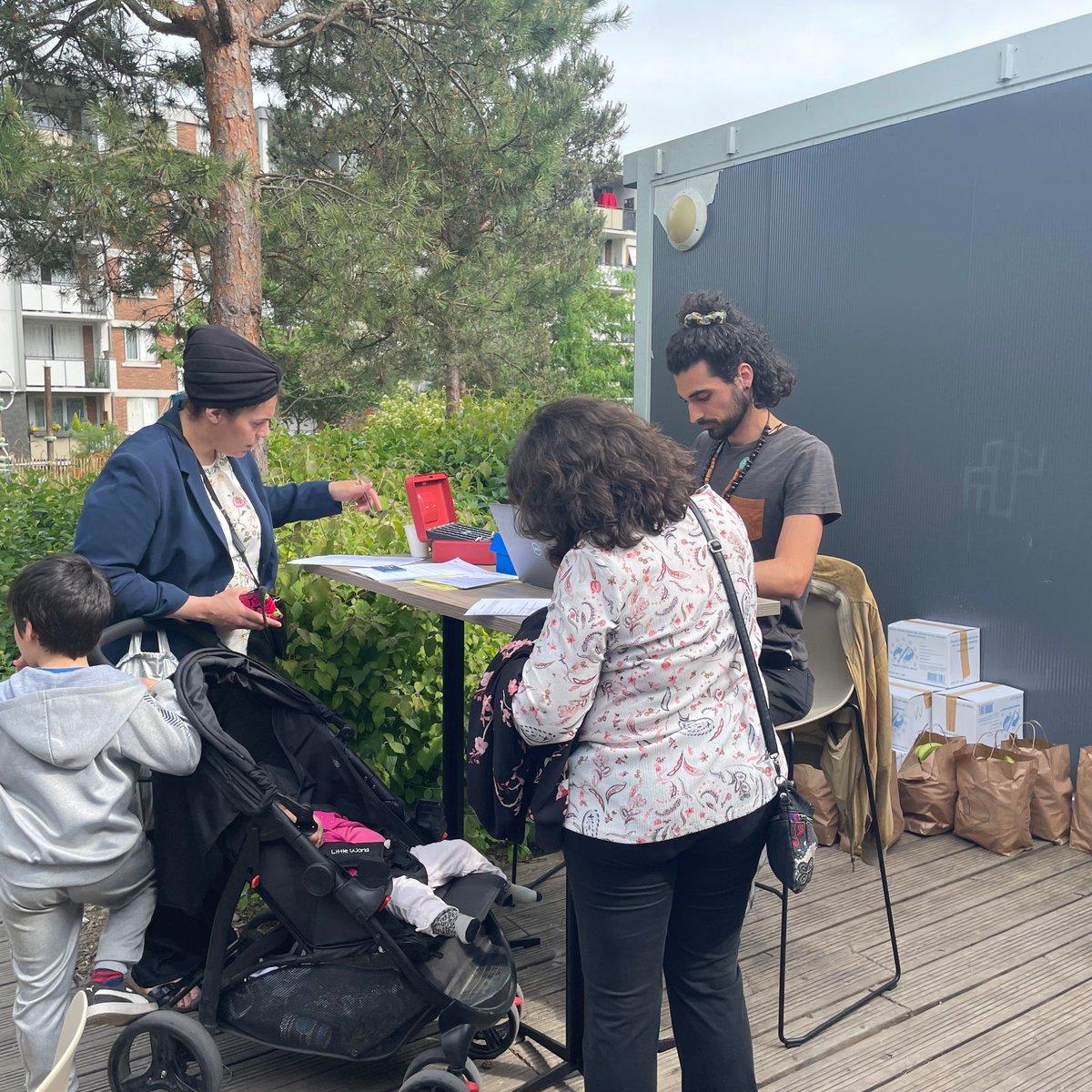 AssoANDES's tweet photo. Merci à #FranceRelance, à la #DRIHL, au bailleur @Valdevy_OPH, à #Arcueil et à la Maison du Projet pour leur soutien. Et merci à tous les participants venus nombreux hier ! Longue vie à ce projet collectif en plein développement 💪 https://t.co/ZcAnTb1AMw