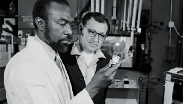 BioconjChem's tweet photo. .@cenmag and podcast Stereo Chemistry share the expanded story of nuclear scientist James Harris: Host @absoluteKerri with guests @DrBoyd_Chemist &amp; @amhistorymuseum provide a multi-perspective view on this “wicked amazing” researcher.

https://t.co/693mbmbcaW

#blackinchem https://t.co/xpDLybK3Wb