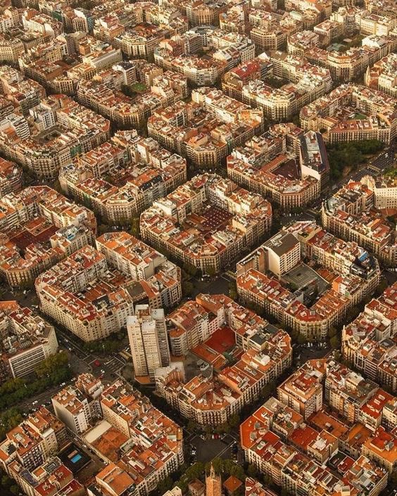 HertyB2's tweet photo. This is Barcelona,Spain.3hu oooo the aerial view of Accra can make you sick, Kumasi de3 hmmm let’s end here . #manifest #Sarkodie #Chioma #Burnaboy #Delay #Ronaldo #Islam #Evra #ObiaaBoa #Muhammad #KodakBlack https://t.co/KtZQqt4xWy