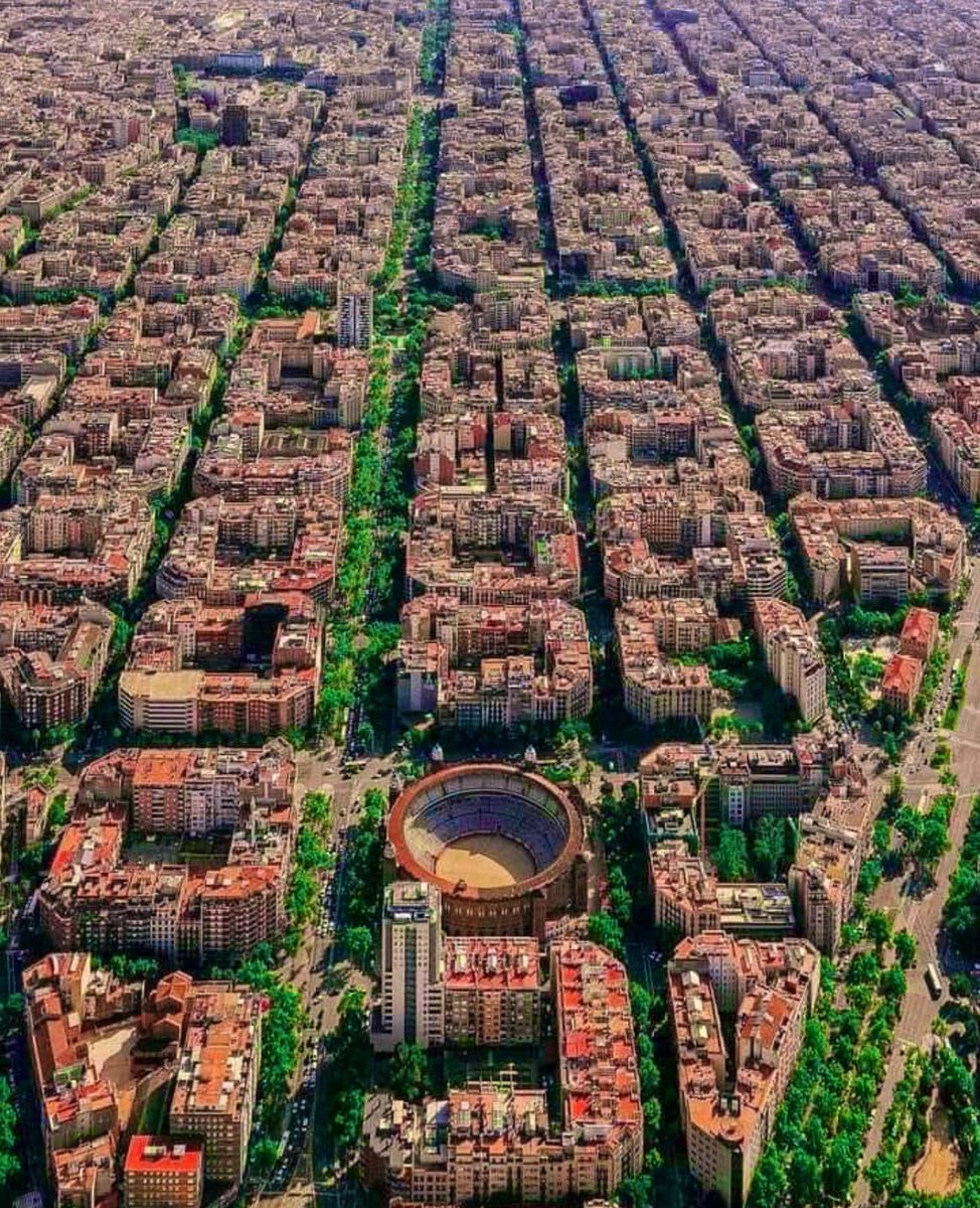 HertyB2's tweet photo. This is Barcelona,Spain.3hu oooo the aerial view of Accra can make you sick, Kumasi de3 hmmm let’s end here . #manifest #Sarkodie #Chioma #Burnaboy #Delay #Ronaldo #Islam #Evra #ObiaaBoa #Muhammad #KodakBlack https://t.co/KtZQqt4xWy