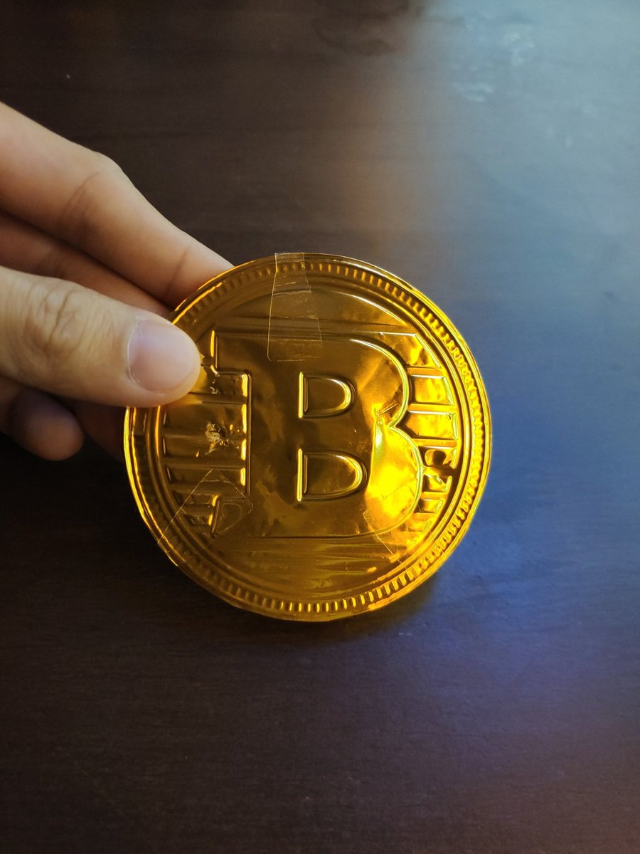 MengPao's tweet photo. I can finally afford one BTC now with the market crashing #BTC https://t.co/MwhniimdKE