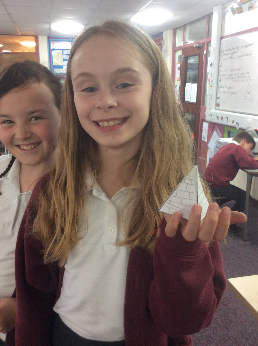 MelthamMoor's tweet photo. #MMyear4 have been finding out about the pyramids, that they were tombs, how they were built &why. Did you know the Great Pyramid of Giza took 100000 people over 20 years to build?Did you know it has over 2.3 million limestone blocks?#MMhistory https://t.co/uAeMcTud3A