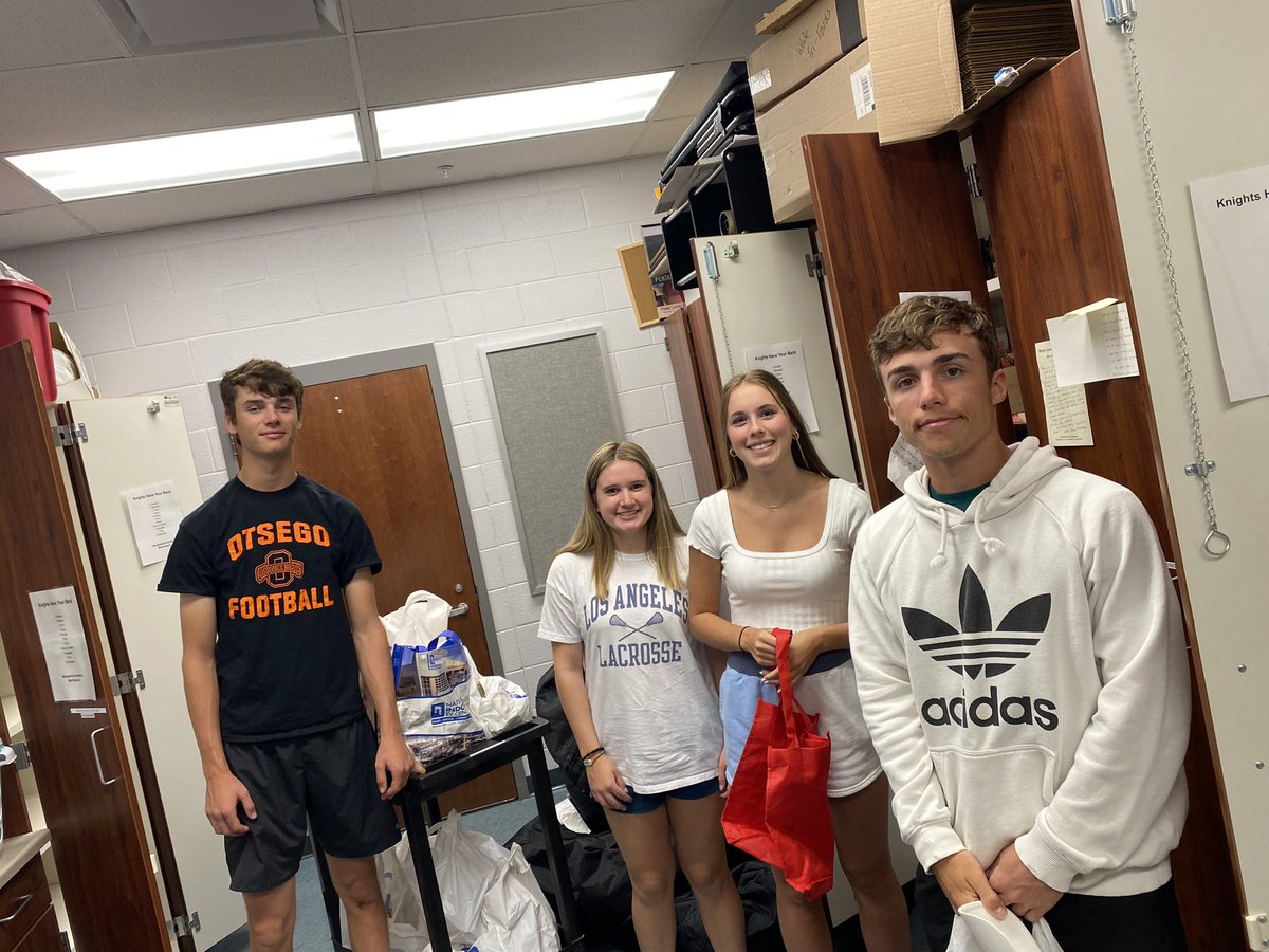 HaveKnights's tweet photo. Our seniors last day to deliver bags for #KnightsHaveYourBack :( Most of these seniors have been helping since their freshmen year! Special thanks to this weeks #TheArmory sponsors; #DougAndLoriSmith, #ChuckAndMaryJoMyers, #Gardiner, @AdamKoch_Otsego and @JimBostdorff https://t.co/YVrPJKDzav