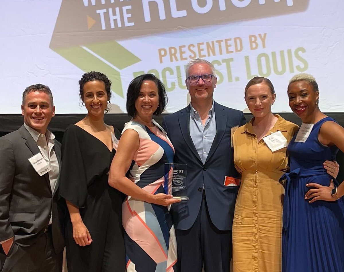 ToddBauman7's tweet photo. Proud to be on the @MeetFilament team and to be part of the @FOCUSstl 25th Annual What's Right with the Region awards for our #Thinksgiving initiative. As a personal bonus, it was a thrill to meet the awesome Carolyn Kindle Betz @BetzKindle from @stlCITYsc! #WRWR2022 #STL https://t.co/Gd2Im3VQqm