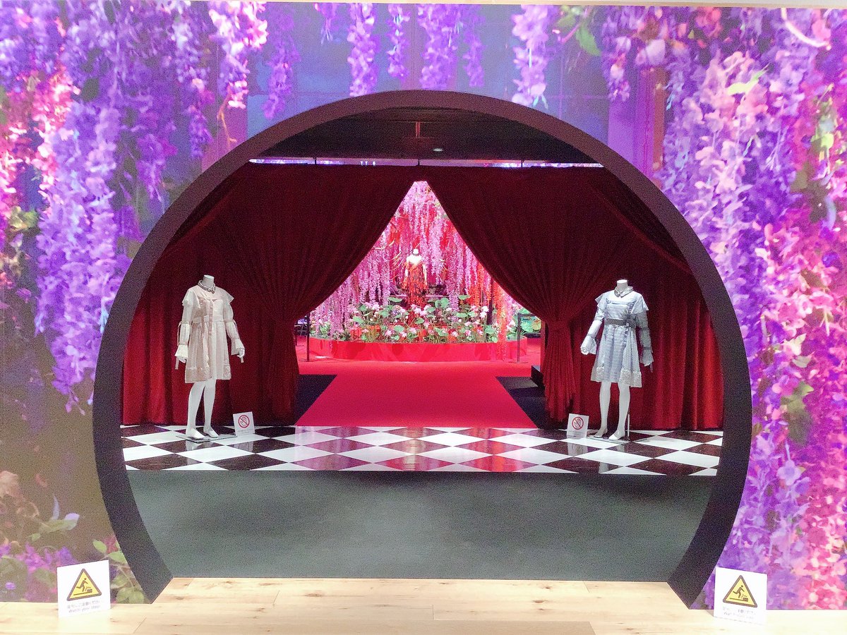 uchhichi's tweet photo. #xxxHOLiC謎 ありがとうございました🦋✨

さて、この贅沢な公演も、土日の2公演で終了です。
まだの人たちみんなに届けーーーー📢

土日は17:30開演で、その日のチケットの購入は16:00までです！！
飛び込みできませんので、必ず事前にチケット確保しておいてくださいね☺️ https://t.co/t4cSzQGmT0