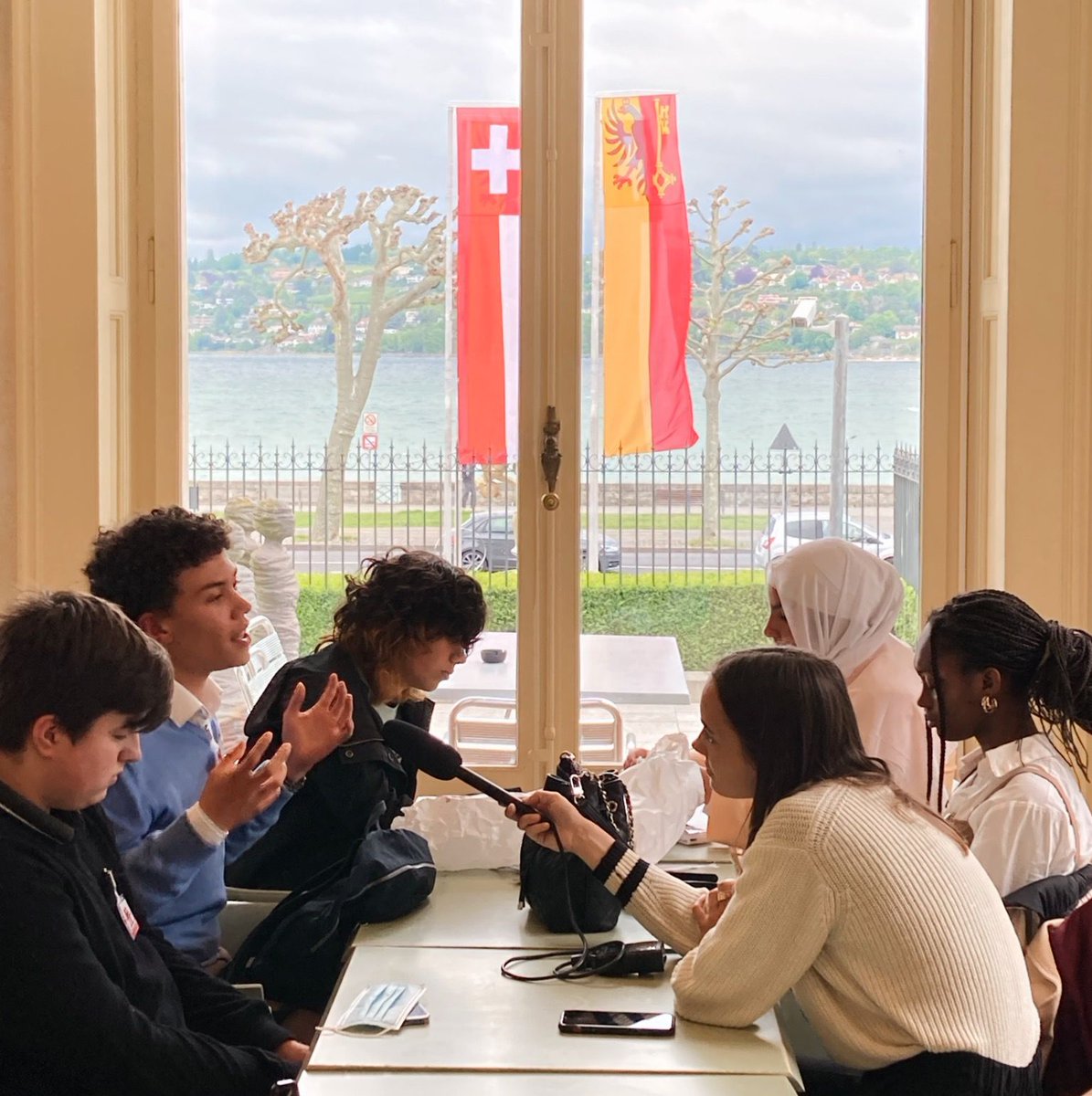 ONUGeneve's tweet photo. 📻"GRAND ANGLE", un nouveau format de notre podcast #ONUInfoGenève pour faire vivre de l'intérieur des événements de la Genève internationale. 
Dans ce premier numéro, 5 jeunes 🇧🇪 à la rencontre du Comité des droits de l'enfant 
#Fight4YourRight
🎧https://t.co/gKxU7QEdzC https://t.co/gBWJlybRDS