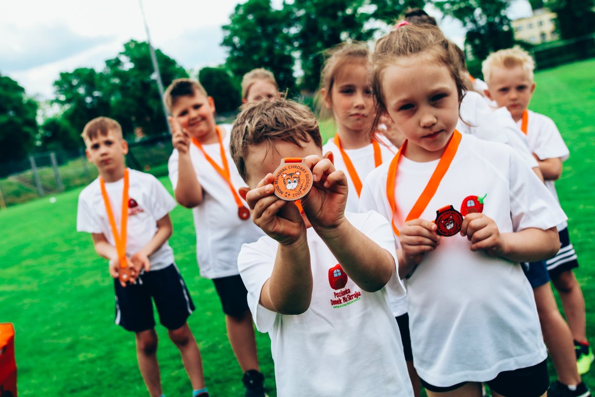 ChrobryGlogowSA's tweet image. Myślami przy meczu rundy w Nowym Sączu, ale to też jest dla nas ważne. #APNChrobry organizował dziś Głogowski Minimundial z ok. 160 przedszkolakami z kilkunastu głogowskich placówek. Co tam się działo! 😍 Oby takie same obrazki w niedzielę 🟠⚫

📸👉 bit.ly/3LdBS7w