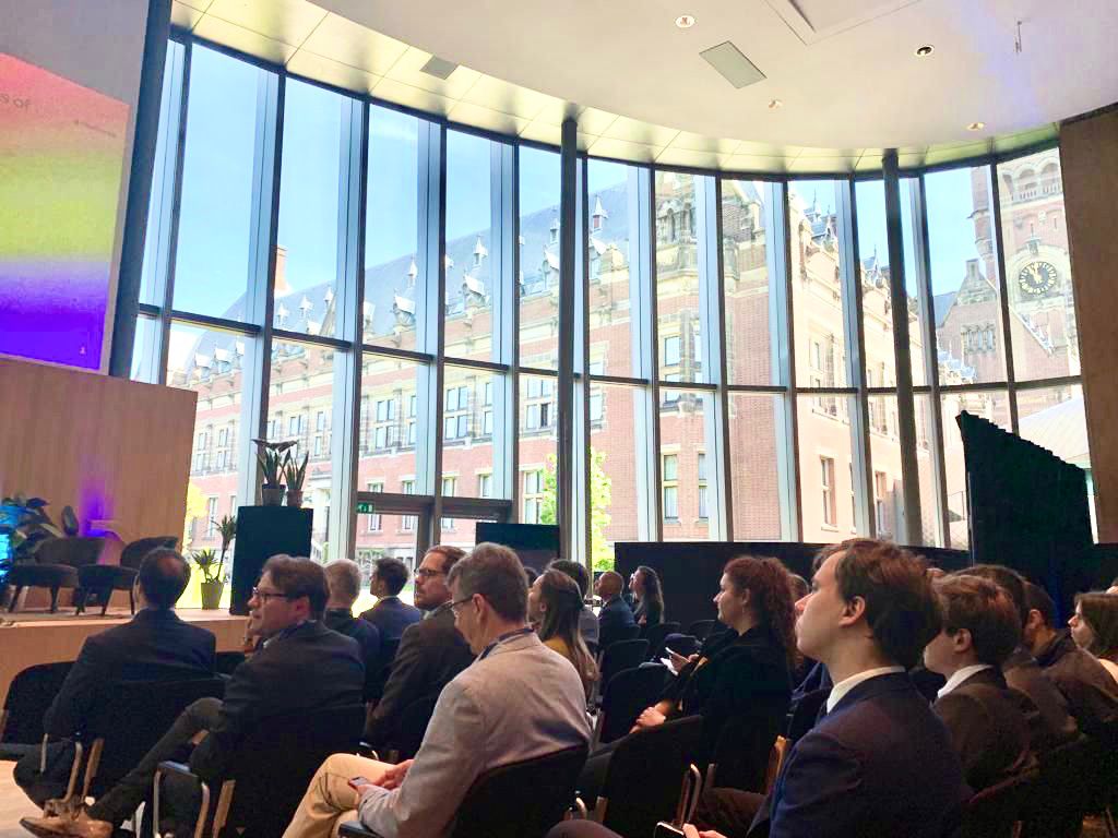 considerati's tweet photo. Onze Responsible Tech collega's waren vandaag aanwezig op 'The Hague Conference on Responsible AI' en gingen in een rondetafelsessie met deelnemers in gesprek over policy prototyping en responsible #AI. Een leerzame dag! https://t.co/txZxPuMQaD
