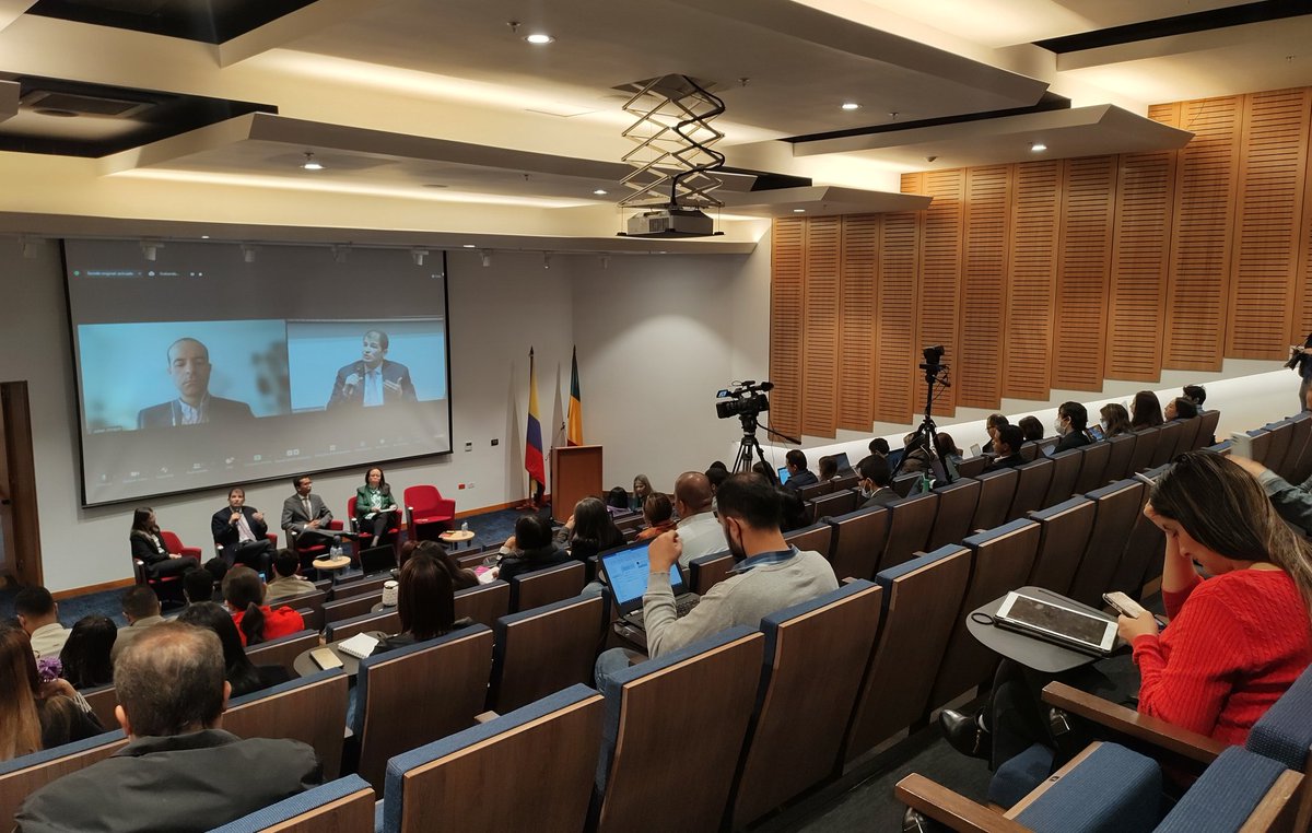 UExternado's tweet photo. A esta hora se realiza el conversatorio 'El buen gobierno corporativo en la industria TIC' organizado por el Departamento de Derecho Informático de la Facultad de Derecho, y en el que participan emprendedores, asesores, abogados in house, estudiantes y docentes. #EventoUExternado https://t.co/esRRLHQtca