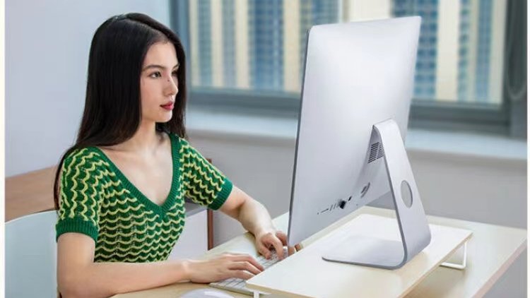 在接下来的时间里祝自己一切顺利，最近确实累了，是真累。几个月的坚持很快就看到结果。感谢一路上帮助我的朋友，谢谢，加油💪💪💪