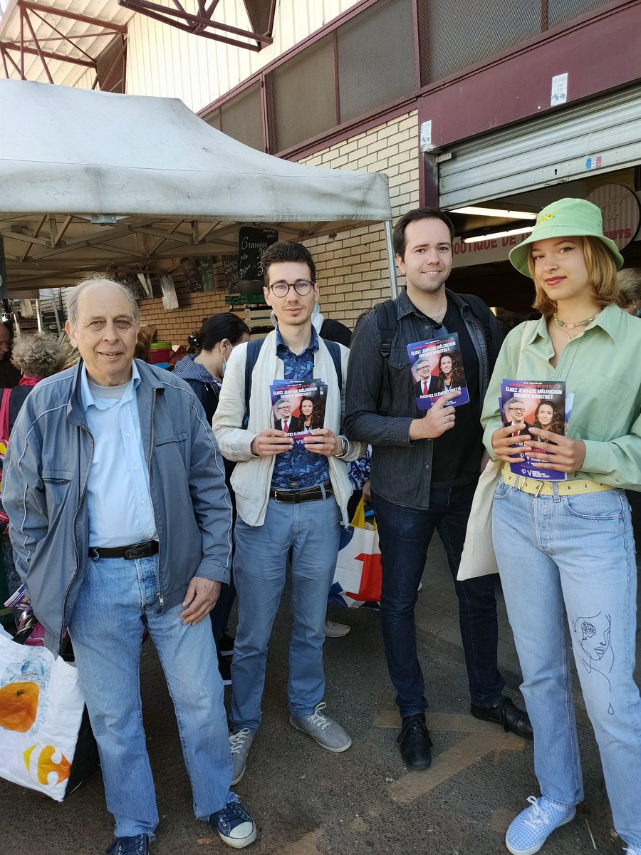 AlexMidolm's tweet image. Quel enthousiasme sur tous les marchés d'IDF, ce matin au Mont-Mesly de #Créteil, vis-à-vis des candidat•es du rassemblement à gauche de la #NUPES ! 💥

⤵️ Rendez-vous demain à 18H à Choisy pour le lancement de campagne de @Clemence_Guette aux législatives !

#MelenchonAMatignon