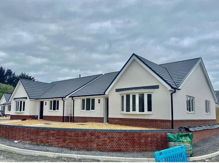 NGD_LTD's tweet photo. Phase One at the Old Mill, Park View Drive, Kidwelly is near completion and are looking amazing! Phase two is coming soon - Please get in touch for more details 🏠 
#oncetheyaregone #Kidwelly #ngdltd #bungalowsforsale #welshpropertyfinder #carmarthenshire #propertydeveloperswales https://t.co/vhhd0bysRV