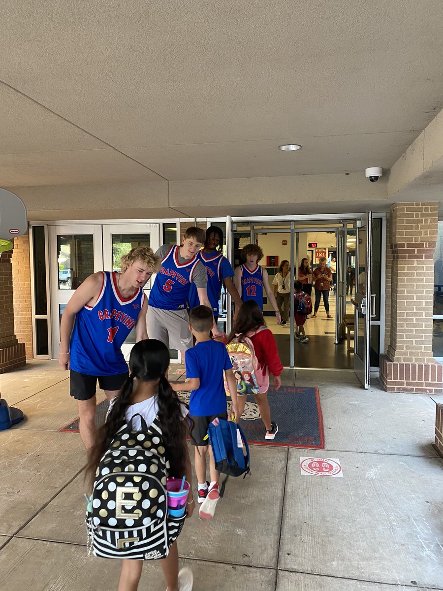 Fridays are even better when our <a href="/TimberlineNews/">Timberline Elementary School</a> tigers are greeted by <a href="/GHSmustanghoops/">Grapevine Basketball</a> 💙❤️! Thanks <a href="/CoachCBlakeley/">Chris Blakeley</a>