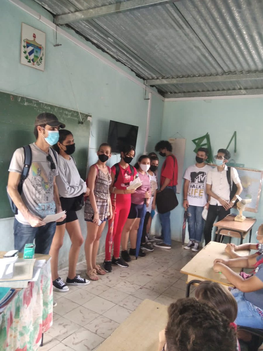 #CienciasDeLaInformación retoma su proyecto comunitario "El callejón de los cuentos",  en el Callejón de los Patos. <a href="/Ihosly/">Ihoslandin Meneses B</a> <a href="/deymis2/">deymis</a> 
#proyectocomunitario #UCLVnuestra <a href="/osanamoleriop/">Osana Molerio Pérez</a>