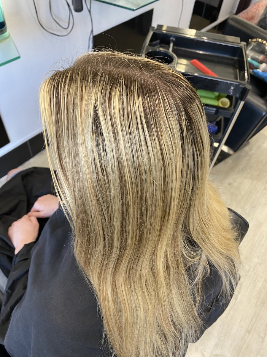 LGDTWIST's tweet photo. #lovingit #FridayMotivation #blonde https://t.co/rtrmwsNSTv
