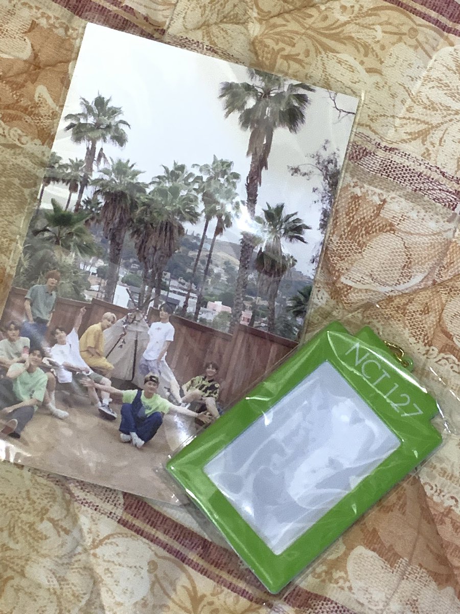 washikart's tweet photo. BINDER + POSTCARD + HOLDER KEYRING w outer box  
₱250 https://t.co/lMa3LmGCA7