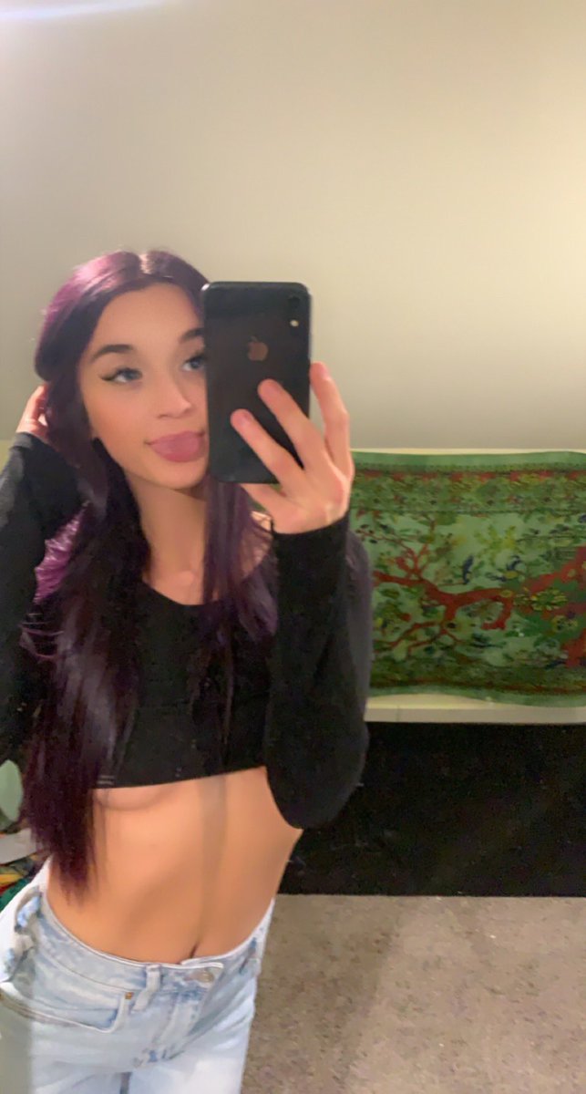 ashleyxoxy's tweet photo. 💜😈 #happyfriday https://t.co/8sS9ms4ulc