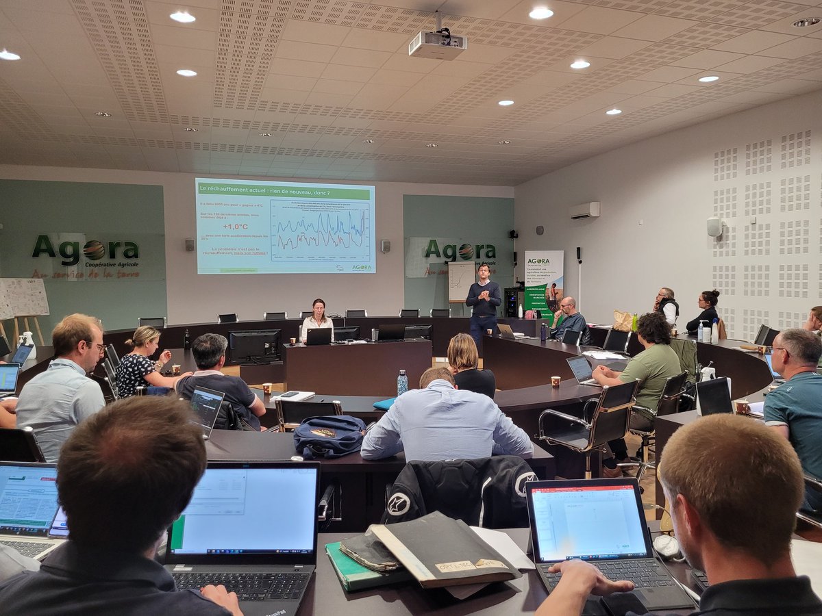 Agora tweet media
