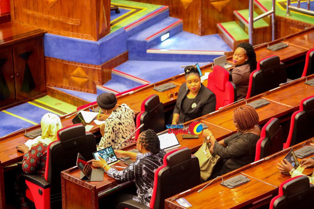 TanzaniaLeaks's tweet photo. CHADEMA wamefikisha kwa Spika barua ya kuwafukuza uanachama wabunge mamluki 19 baada ya Baraza Kuu. Barua imefikishwa kwa njia tatu: Email, EMS, na mkono (dispatch). 

Spika Tulia, acha kuruka sarakasi ukiwa umevaa taulo. Chukua hatua haraka. #TanzaniaLeaks https://t.co/VocPwf8GXV
