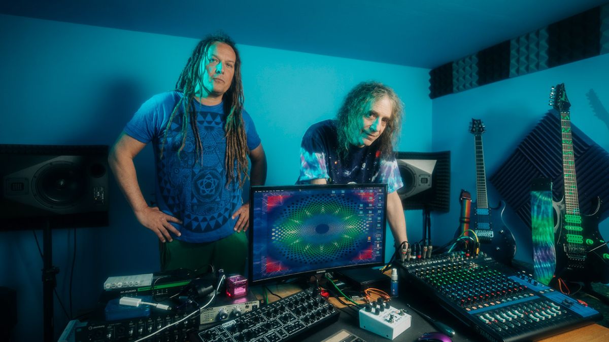 rockaxisoficial's tweet photo. #EdWynne de Ozric Tentacles prepara disco colaborativo. "Tumbling Through The Floativerse" sale en julio.

https://t.co/D7Cc6E4scu I @EdWynne_Ozrics; @OZRICSOFFICIAL; @kscopemusic https://t.co/RKF6v7j0KA