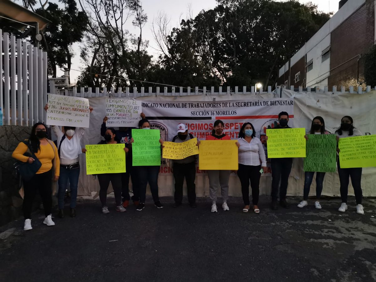 #Enterate 
#FuerzaFedessp
#FedesspMor
#Sntsbientar 
Los trabajadores sindicalizados de la Secretaría de Bienestar en Morelos, realizan paro de labores exigiendo respeto a su contrato colectivo de trabajo y el pago inmediato de prestaciones pactadas.
<a href="/ViveMorelos/">@luismrodriguez13</a>