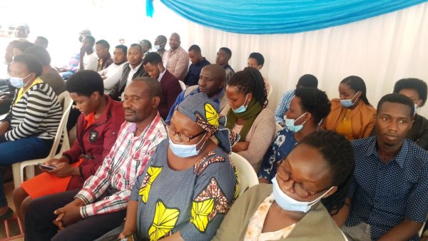 MibiliziH's tweet photo. Mu gihe umukozi wa Leta ugiye kwivuza cyangwa kuvuza umuryango we yitangira amafaranga 15% yitwa tike moderateri, Leta ikamutangira 85%, ubuyobozi bw'ibitaro bya Mibilizi, mu karere ka Rusizi, buravuga ko umukozi wabyo cyangwa uwo mu muryango we.
@RwandaHealth @RBCRwanda https://t.co/B1idTj4BVU