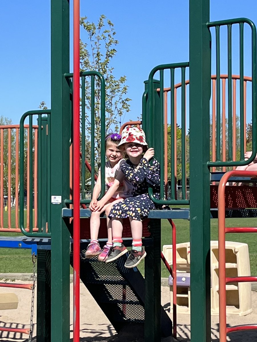 KimPosluns's tweet photo. It’s fun hanging out with friends on the climber.”It’s a nice breeze up here!”@MapleGrovePS @SCDSBey @hayleyvandiepen https://t.co/HQEp0QBkCB
