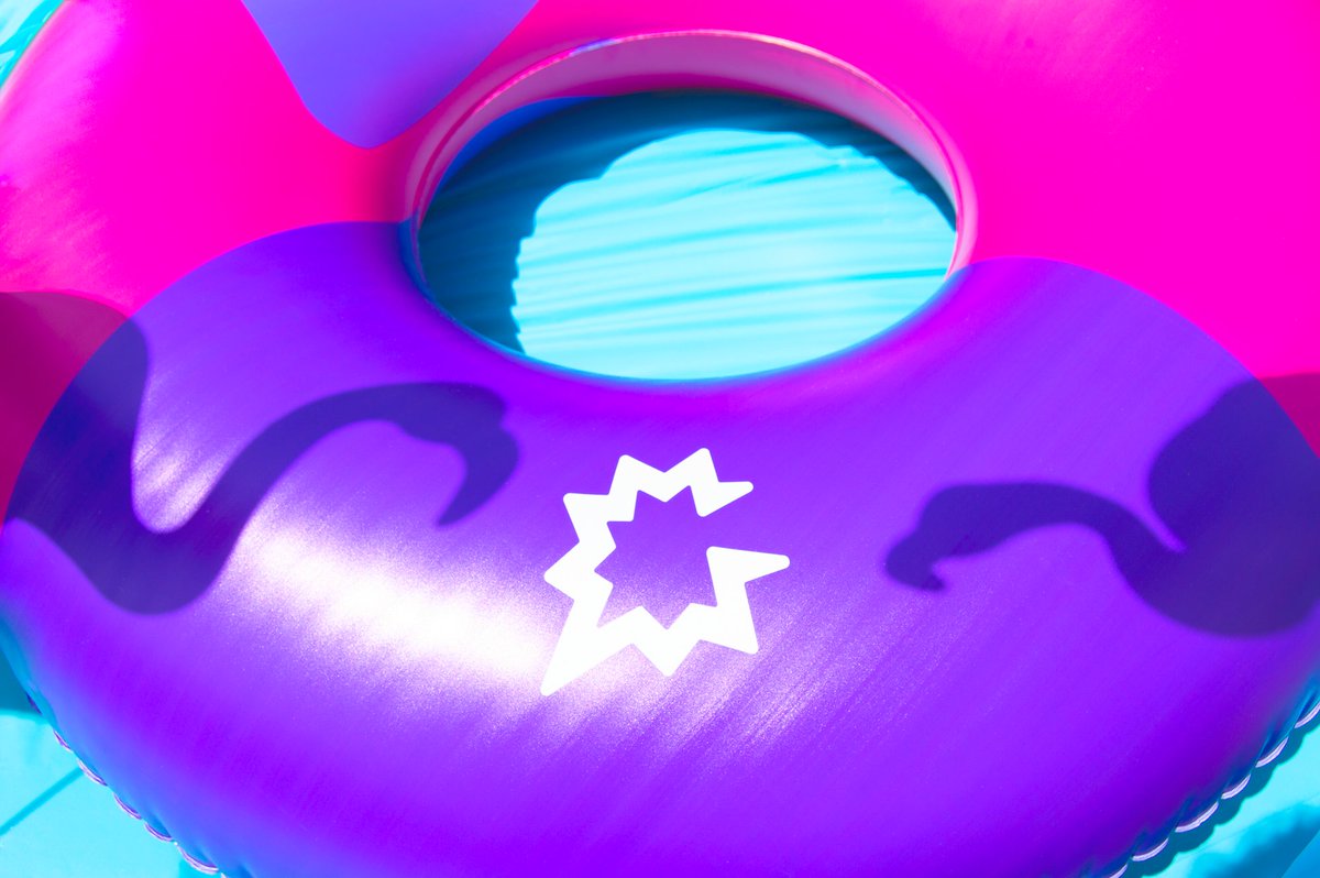 ScreenBroidery's tweet photo. 🏄‍♀️ WHO’S READY FOR SUMMER? 🦩

We teamed up with @Gong_io to create this bold, custom pool floatie- soon to be coasting into the Gong Merch Store for their  summer collection launch.

Shout out to our Boys of Summer: Vince at Gong, and our Nick W. for making this collab happen 💥 https://t.co/6vTEKAuXyM