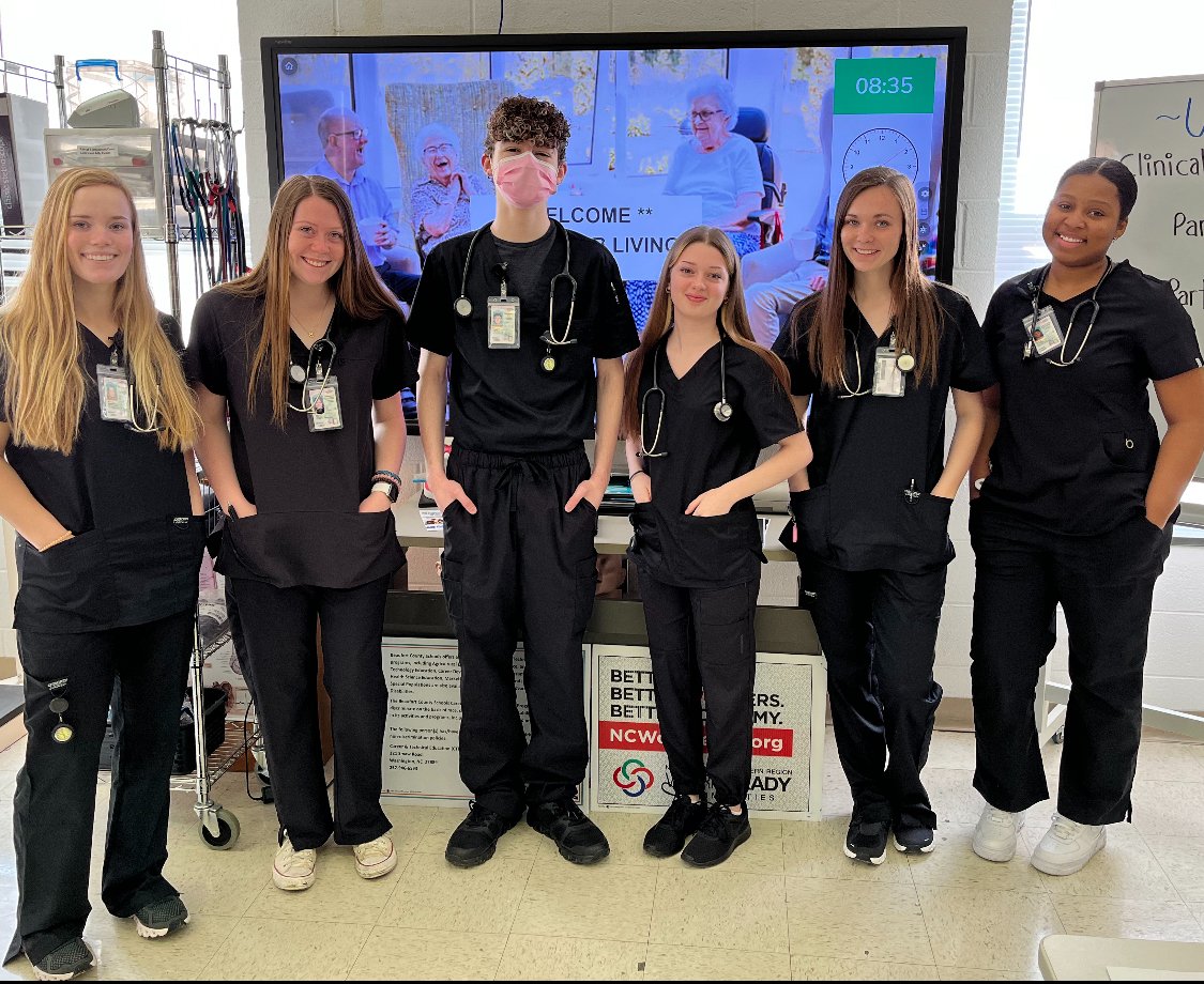 Congratulations to the 6 new Certified Nursing Assistants from Washington High School and their instructor, Bridgitte Harrell! #ctefornc #bcscte #madeinboco #beaufortcountyncschools #excellence