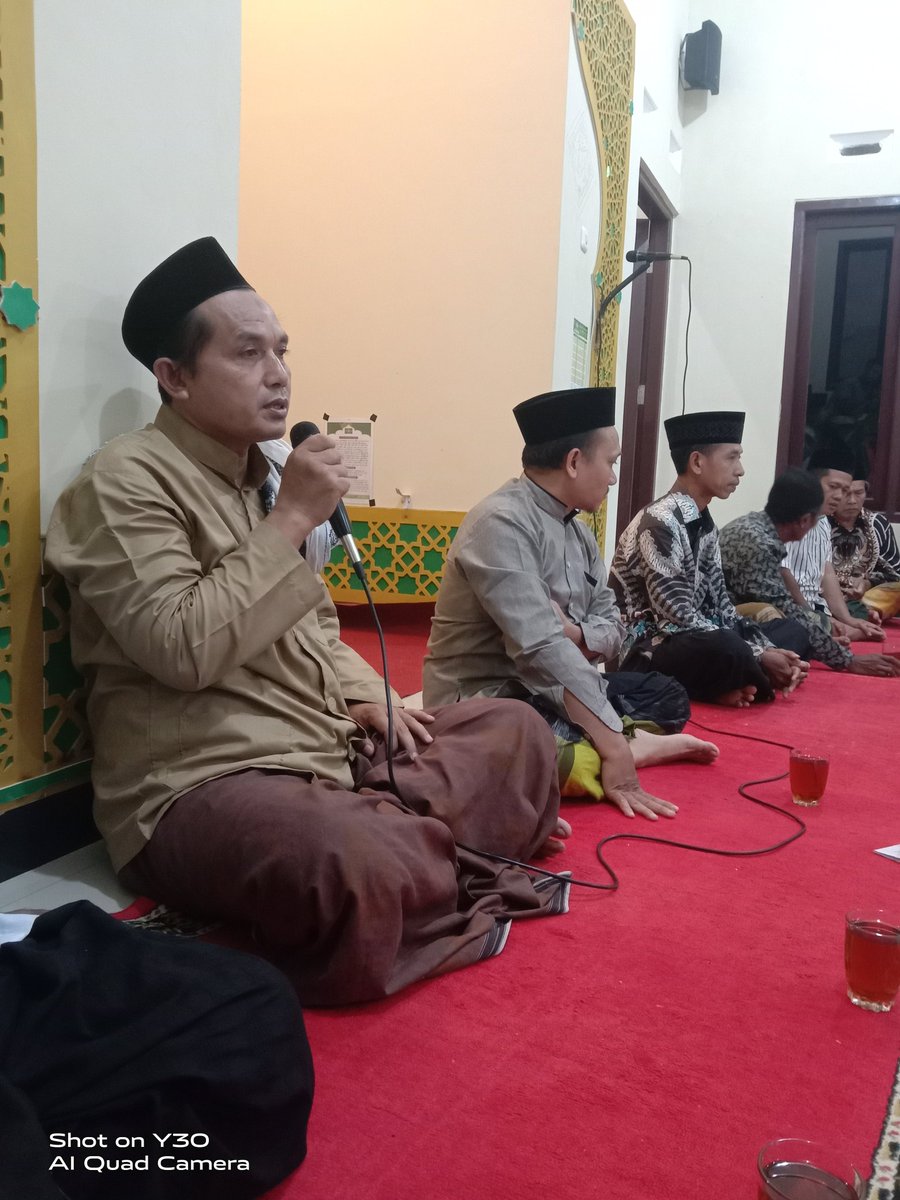RosoWowo's tweet photo. Halal Bihalal Jamaah Yasin Tahlil https://t.co/Ce6HeS49Rj