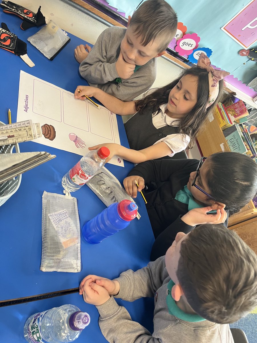 MissPaterson9's tweet photo. Working hard in groups today working on adjectives ✅ https://t.co/DN8xe0StIk