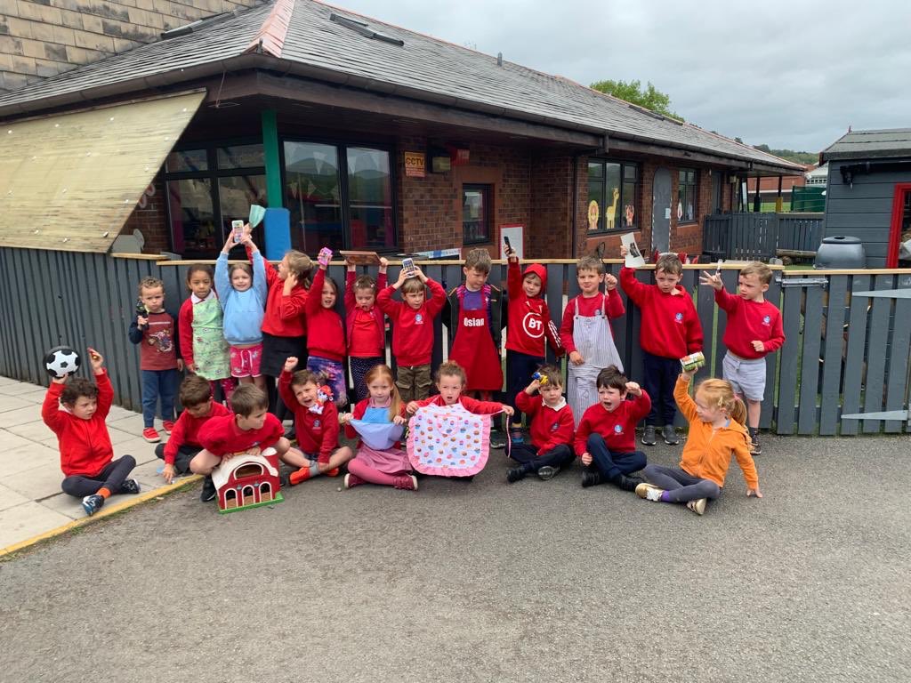 YsgolGymraegD's tweet photo. #ffedog #ffarm #fforc #ffarmwr #ffan 👏🏼 https://t.co/n6nYGQ7RgX