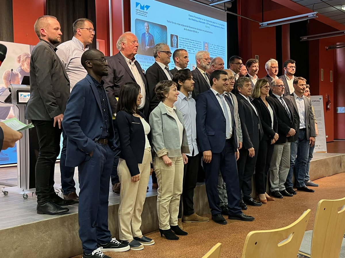 LPBLERVACQUE's tweet photo. Avec les partenaires et acteurs de la chaire #CIRVAL https://t.co/eZNPzsnPWr