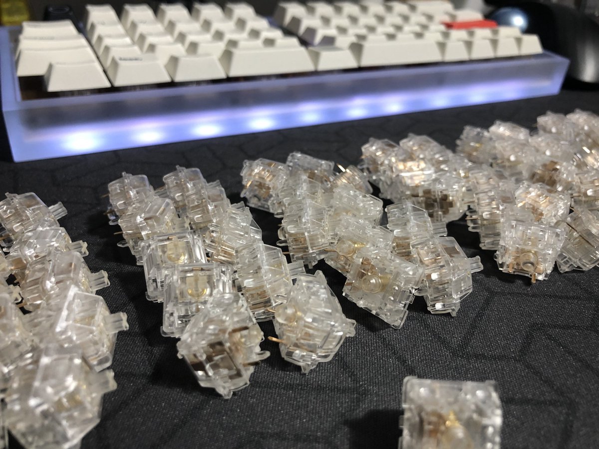 techmech_'s tweet photo. 新たに購入(55g 110個 kprepublic $77.9)。111個入ってた。
□良品 111/111個
□微妙にNG品 0/111個 (打鍵後、軸の戻りが微妙)
初めてNG品なし!
但しルブの量が少ないのか、僅かにカサカサ音がする気がする….
#keyswitch #Everglide #AQUAKING #Linear_Switch https://t.co/PEltzkzPol