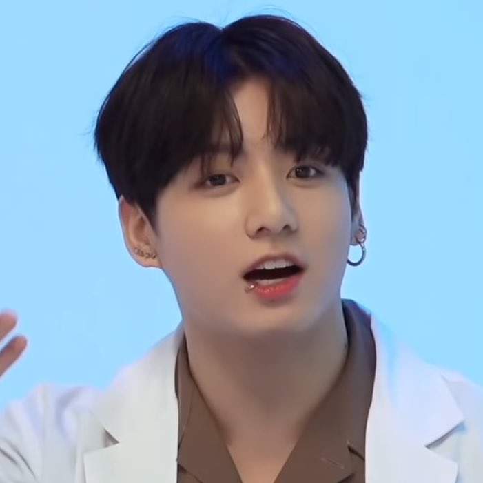 peachcrush_jk's tweet photo. 가운 입엇는데 왜케 귀여운건데 꾸꾸박사님 https://t.co/WI5B4uh4dV