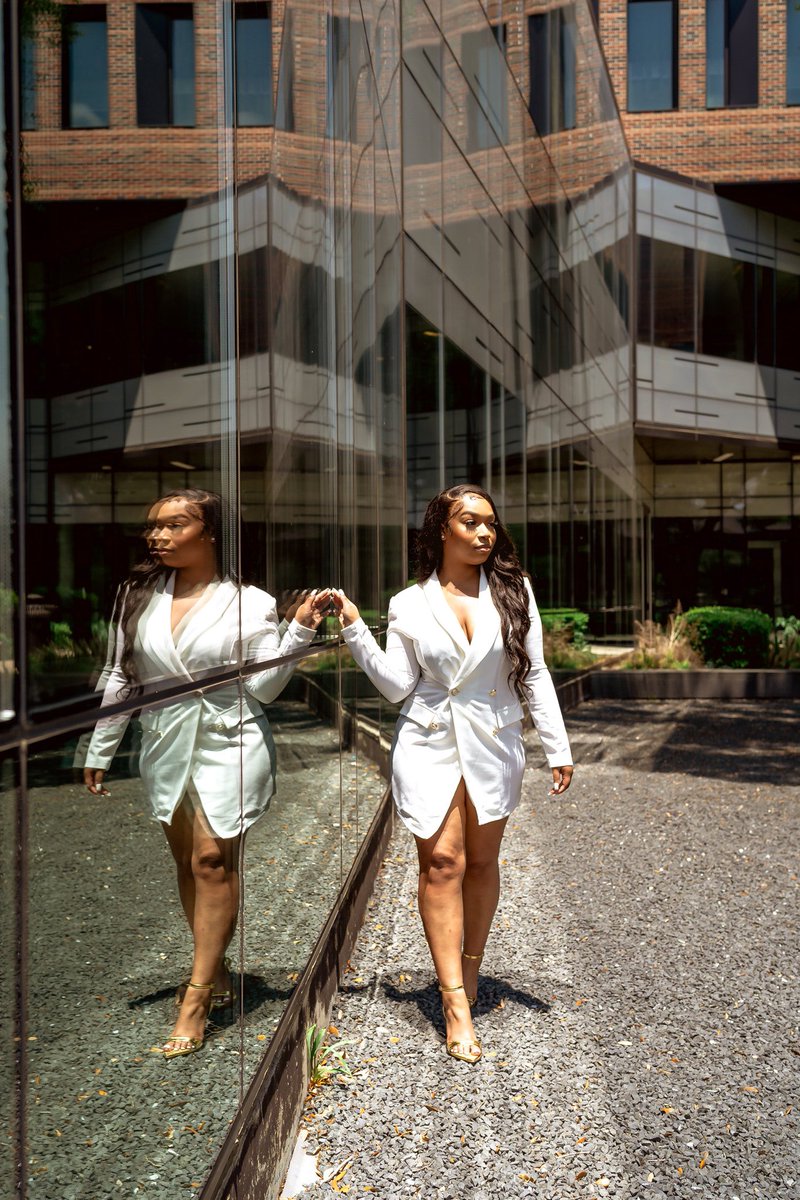 _LOVEnaee's tweet photo. Bachelor’s Loading… ⏳

Thank you God!!
May 14th at 8:30am 
#PVAMUGrad 💜💛💜 https://t.co/omNKKSq5nL