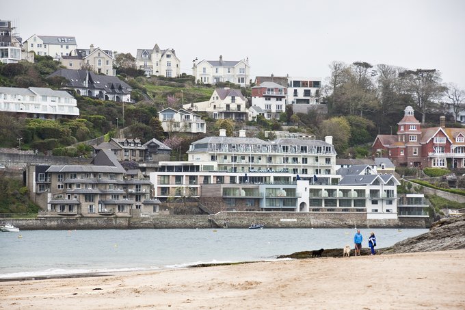 KT_Associates's tweet photo. Did you catch this project from us down in beautiful #Devon?

Salcombe Harbour Hotel 📍Total modernisation of the Marine Hotel at #Salcombe and fit out of 15 new residential units along the sea front. 

A local project that we are very proud of! ⛵

#consultants #engineers #hotel https://t.co/SjOAoJGAVE