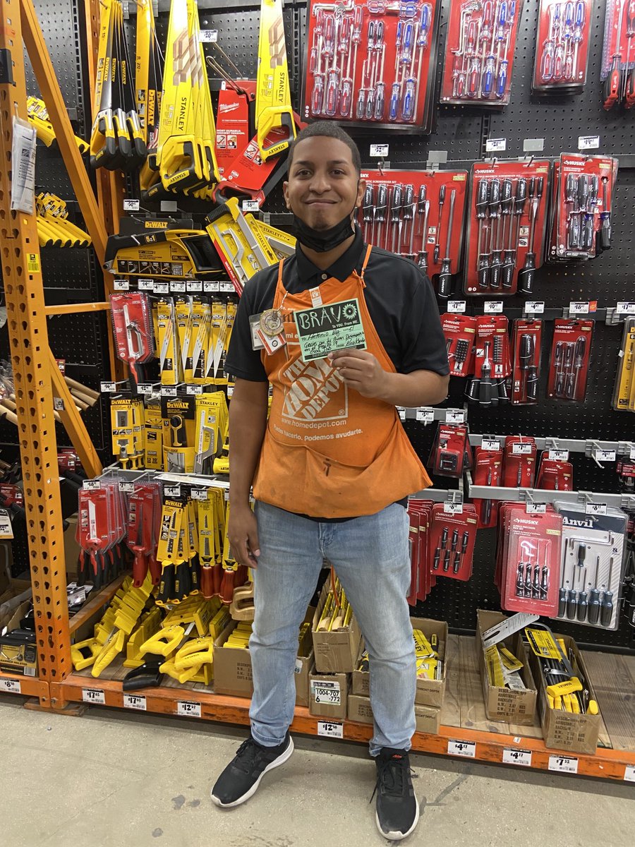 Rosa07069694's tweet photo. Reconocemos al compañero Antonio Dept. 25 por su Buen Desempeño Pack Down pasillo 19 Good Job !! 
👏🏽💪🏽👍🏽🧡 https://t.co/mL4xSp4t9K