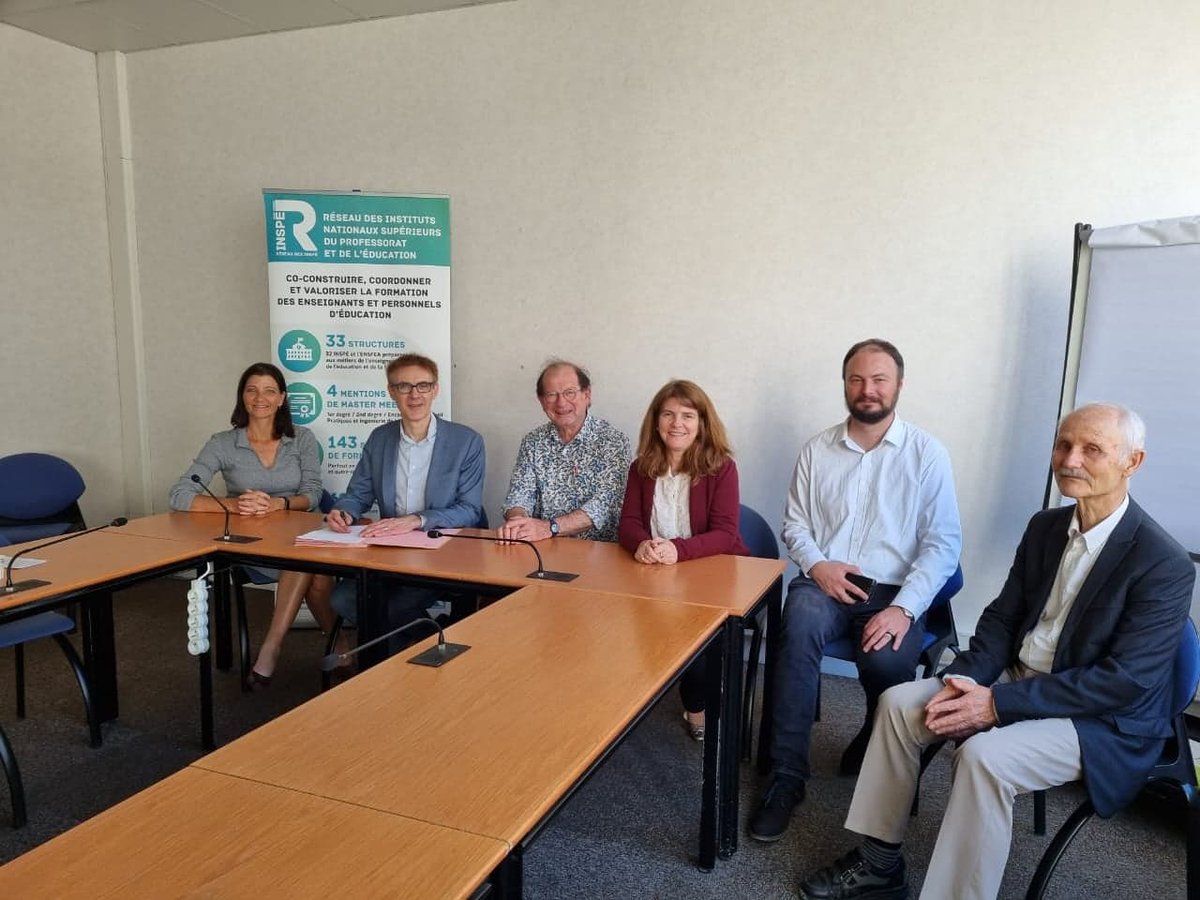 ReseauInspe's tweet photo. 📝 Signature aujourd'hui d'une convention cadre entre le Réseau des #INSPÉ et l'ISLRF.
➡️ Mention d'un Master #MEEF parcours langue régionale en immersion.
Obj : conservation patrimoniale & historique des langues régionales pour un #enseignement de qualité au service des élèves. https://t.co/vfbzB5GQ0u