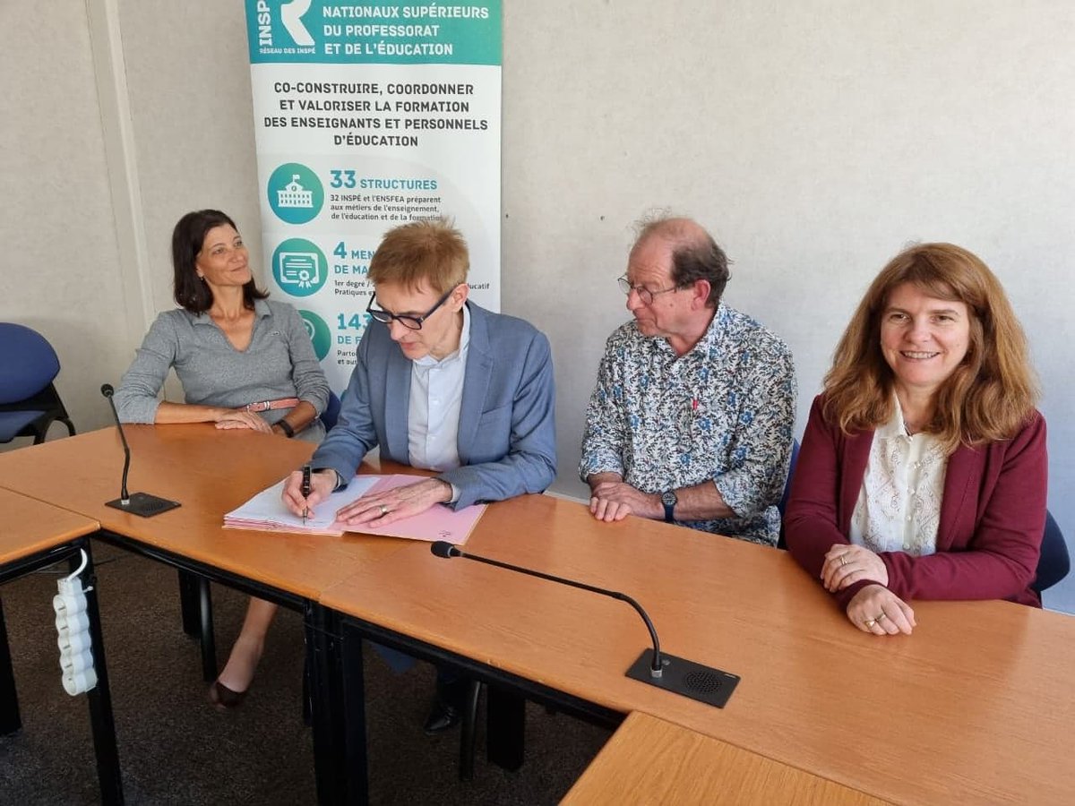 ReseauInspe's tweet photo. 📝 Signature aujourd'hui d'une convention cadre entre le Réseau des #INSPÉ et l'ISLRF.
➡️ Mention d'un Master #MEEF parcours langue régionale en immersion.
Obj : conservation patrimoniale & historique des langues régionales pour un #enseignement de qualité au service des élèves. https://t.co/vfbzB5GQ0u